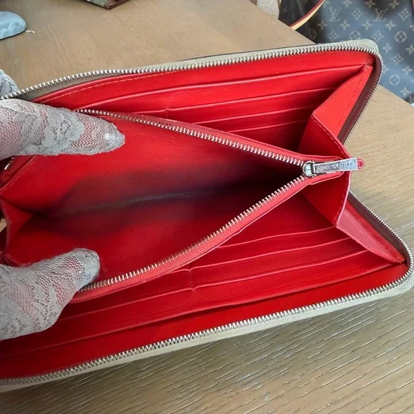 Louis Vuitton- Burberrys-Celine wallets - Picture 15 of 16